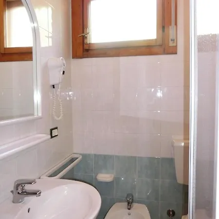 Διαμέρισμα Cozy Flat With Sunlit Balcony Retreat - Beahost