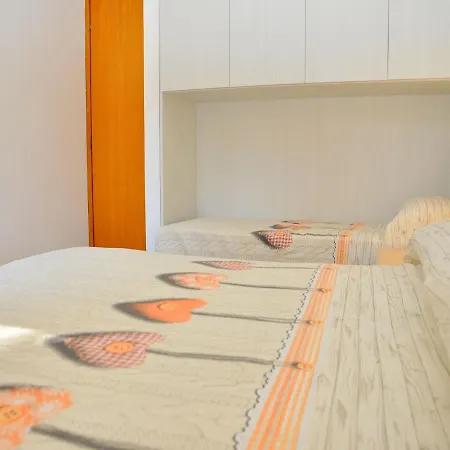 Cozy Flat With Sunlit Balcony Retreat - Beahost Διαμέρισμα *