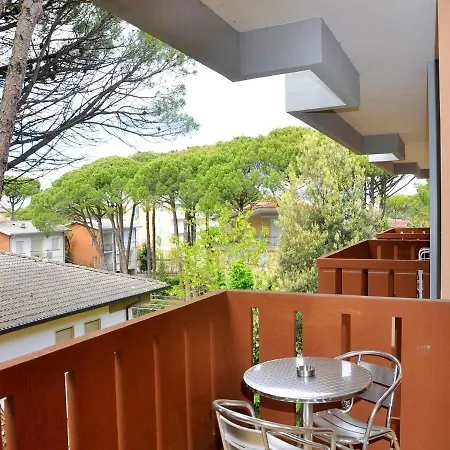 Cozy Flat With Sunlit Balcony Retreat - Beahost Διαμέρισμα *