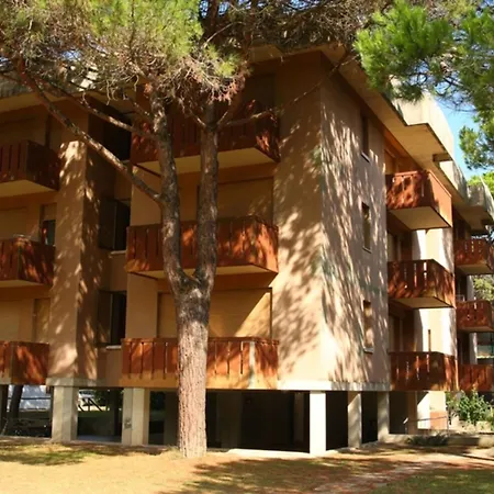 Cozy Flat With Sunlit Balcony Retreat - Beahost Διαμέρισμα